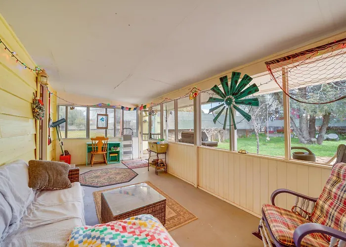 Pines & Porch Vibes: Cool High Country Base * Payson