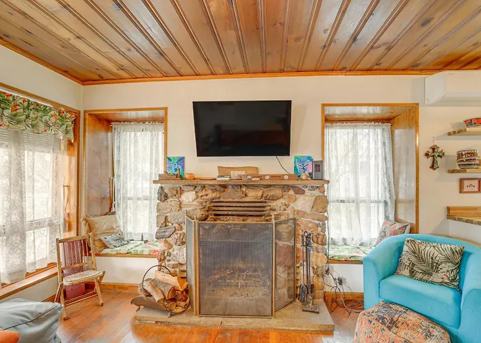 Pines & Porch Vibes: Cool High Country Base Holiday home *