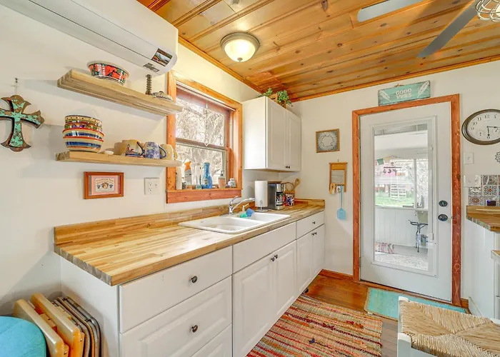 Holiday home Pines & Porch Vibes: Cool High Country Base