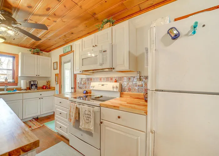 Pines & Porch Vibes: Cool High Country Base * Payson