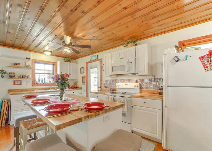 Pines & Porch Vibes: Cool High Country Base Payson