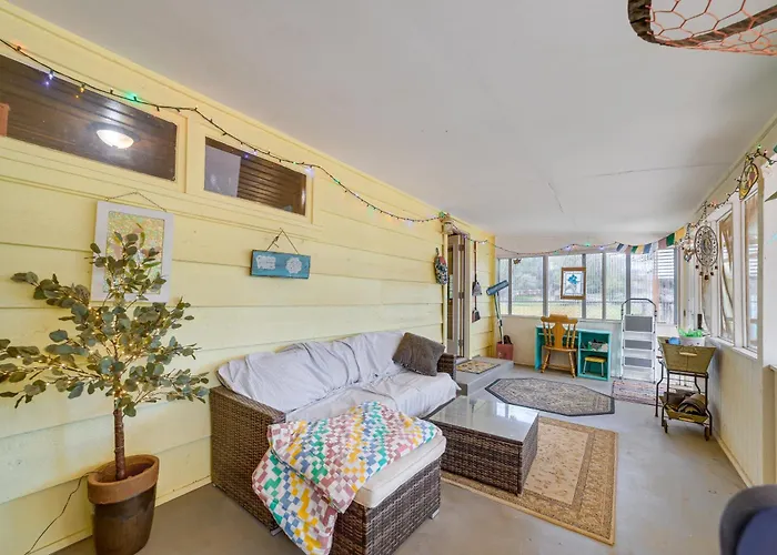 Pines & Porch Vibes: Cool High Country Base Holiday home Payson