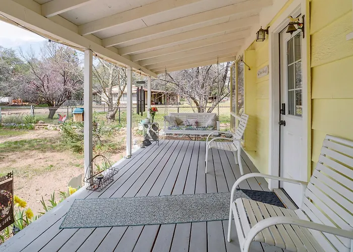 Holiday home Pines & Porch Vibes: Cool High Country Base