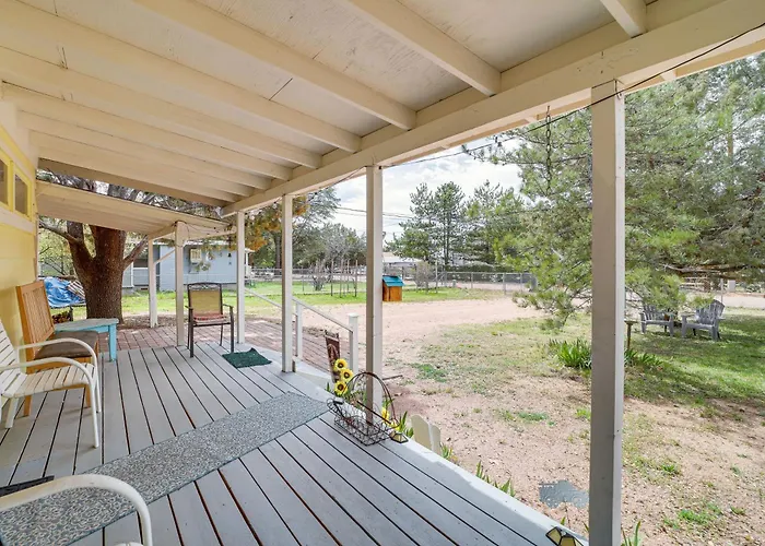 Pines & Porch Vibes: Cool High Country Base Holiday home *
